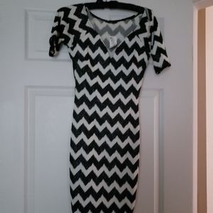 Shimmery black white short sleeve dress